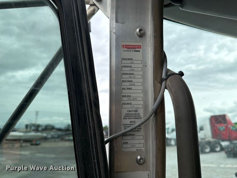 image for item YA3777 2018 Kenworth T800 dump truck