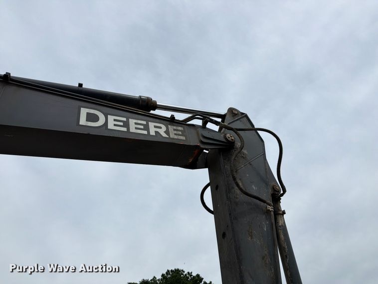 image for item YA3847 2018 John Deere 300G LC excavator