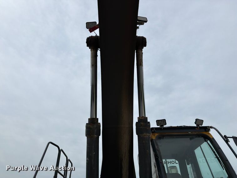 image for item YA3847 2018 John Deere 300G LC excavator