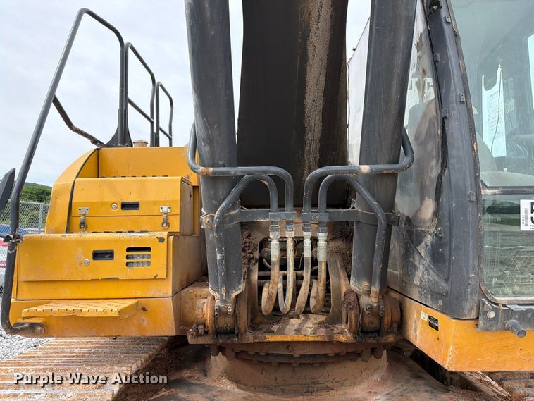 image for item YA3847 2018 John Deere 300G LC excavator