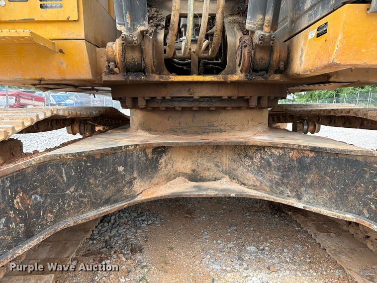 image for item YA3847 2018 John Deere 300G LC excavator