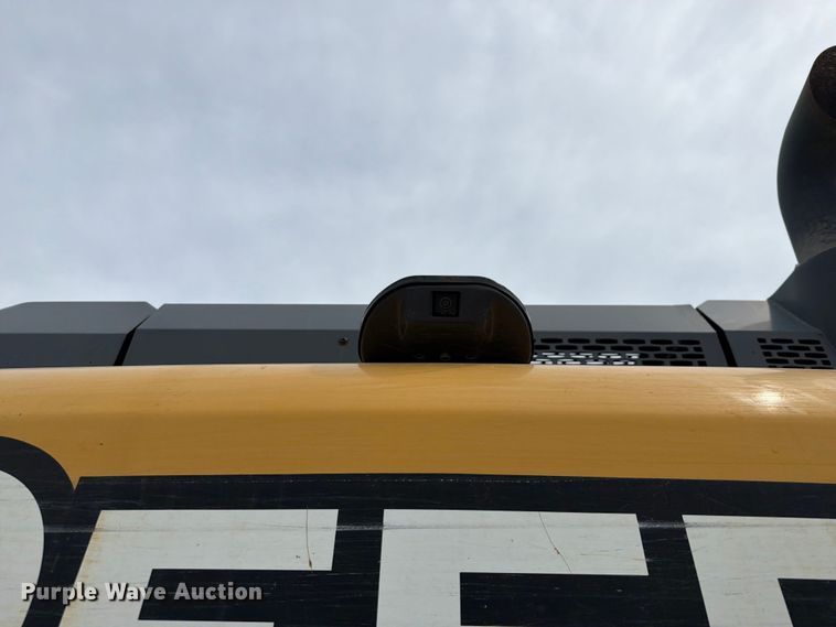 image for item YA3847 2018 John Deere 300G LC excavator