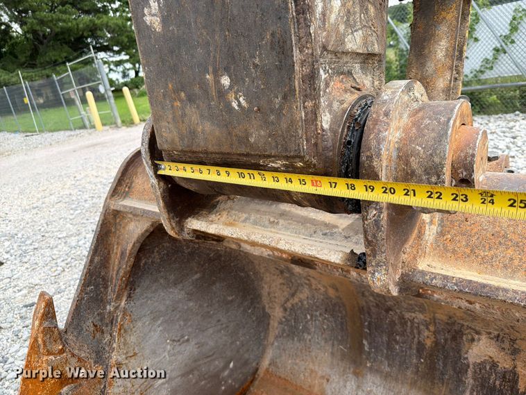image for item YA3847 2018 John Deere 300G LC excavator