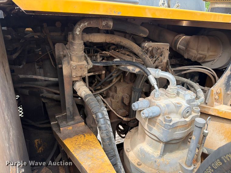 image for item YA3847 2018 John Deere 300G LC excavator