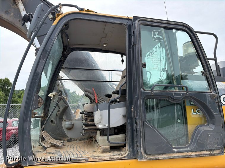 image for item YA3847 2018 John Deere 300G LC excavator
