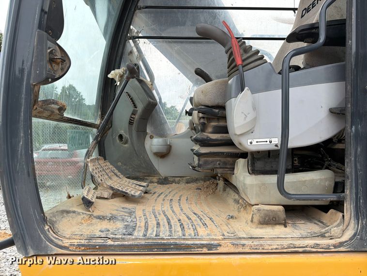 image for item YA3847 2018 John Deere 300G LC excavator