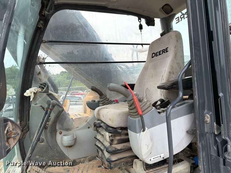 image for item YA3847 2018 John Deere 300G LC excavator