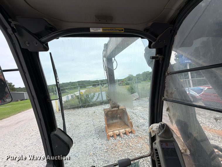 image for item YA3847 2018 John Deere 300G LC excavator