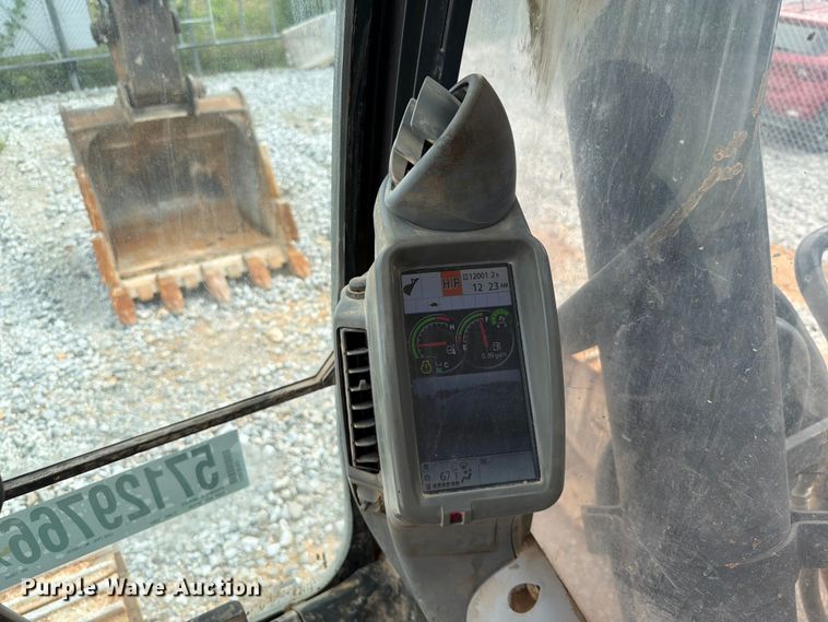 image for item YA3847 2018 John Deere 300G LC excavator