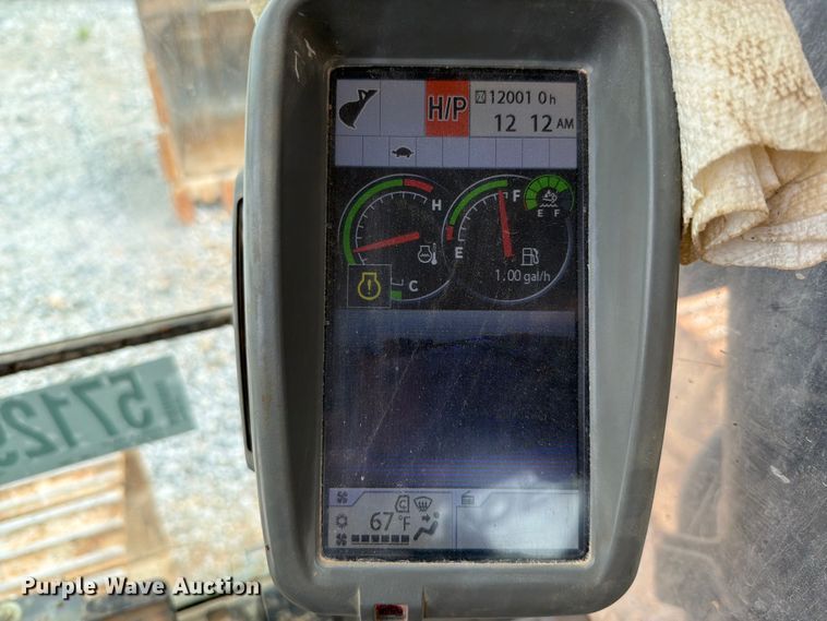 image for item YA3847 2018 John Deere 300G LC excavator