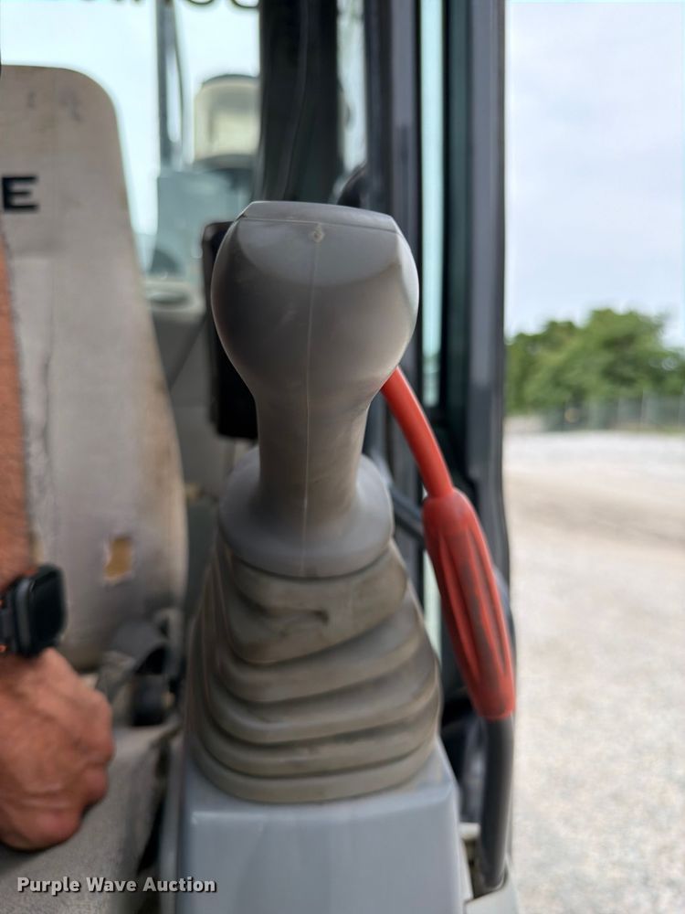 image for item YA3847 2018 John Deere 300G LC excavator