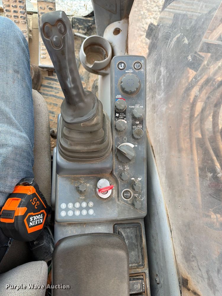 image for item YA3847 2018 John Deere 300G LC excavator