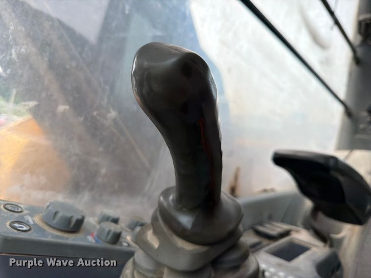 image for item YA3847 2018 John Deere 300G LC excavator