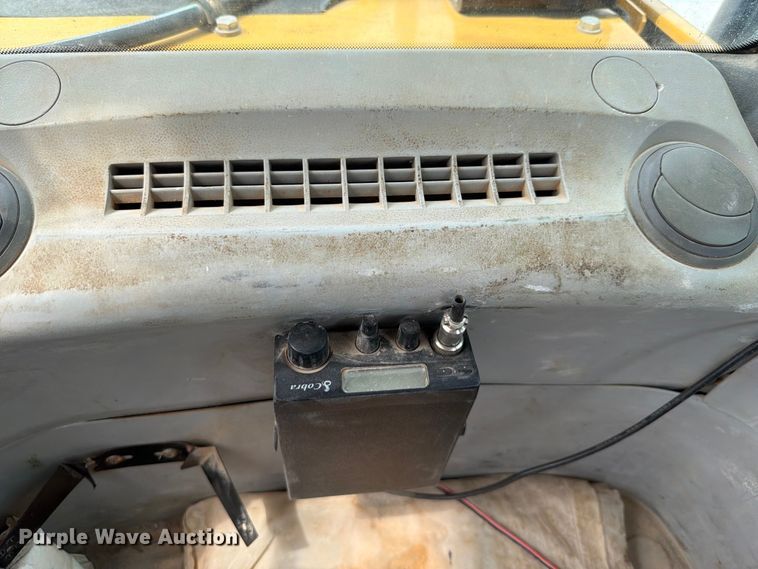 image for item YA3847 2018 John Deere 300G LC excavator