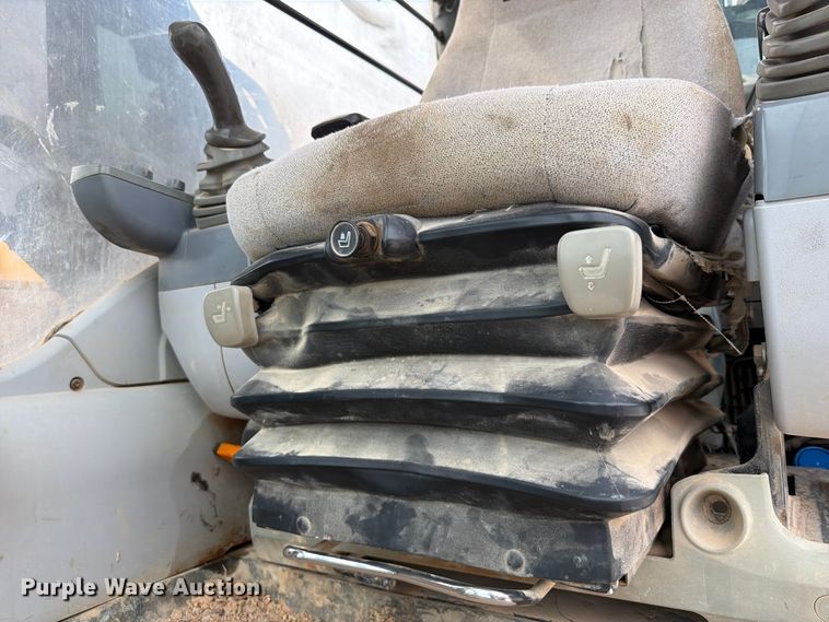 image for item YA3847 2018 John Deere 300G LC excavator