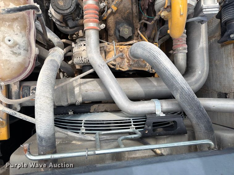 image for item YA3847 2018 John Deere 300G LC excavator
