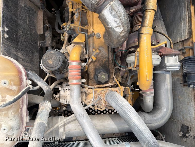 image for item YA3847 2018 John Deere 300G LC excavator