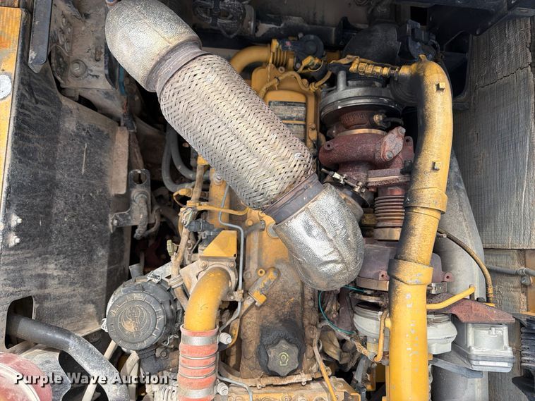 image for item YA3847 2018 John Deere 300G LC excavator