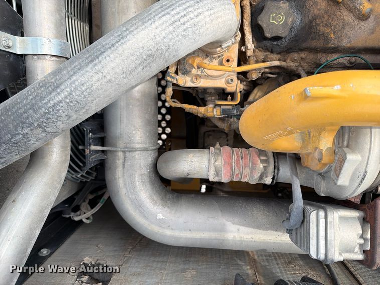 image for item YA3847 2018 John Deere 300G LC excavator