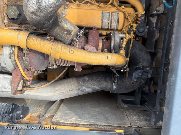 image for item YA3847 2018 John Deere 300G LC excavator