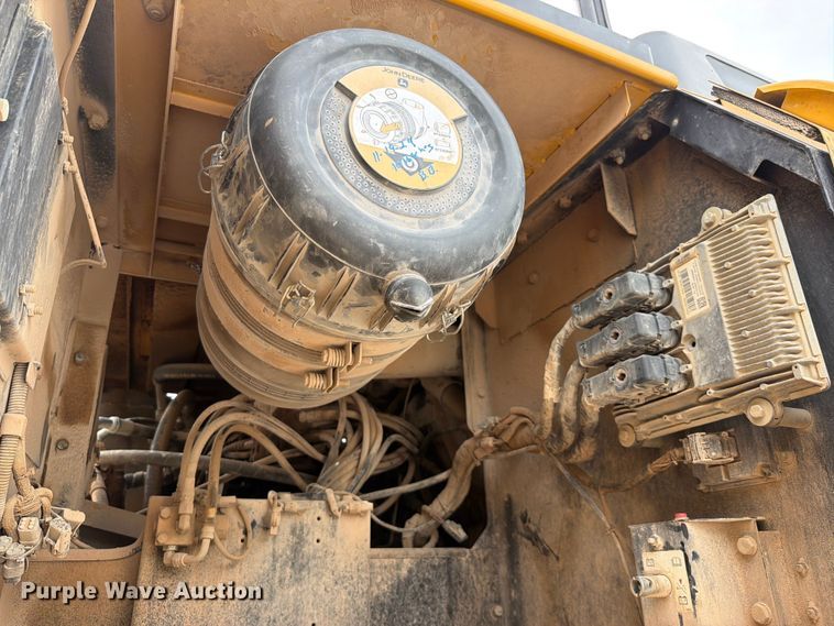 image for item YA3847 2018 John Deere 300G LC excavator