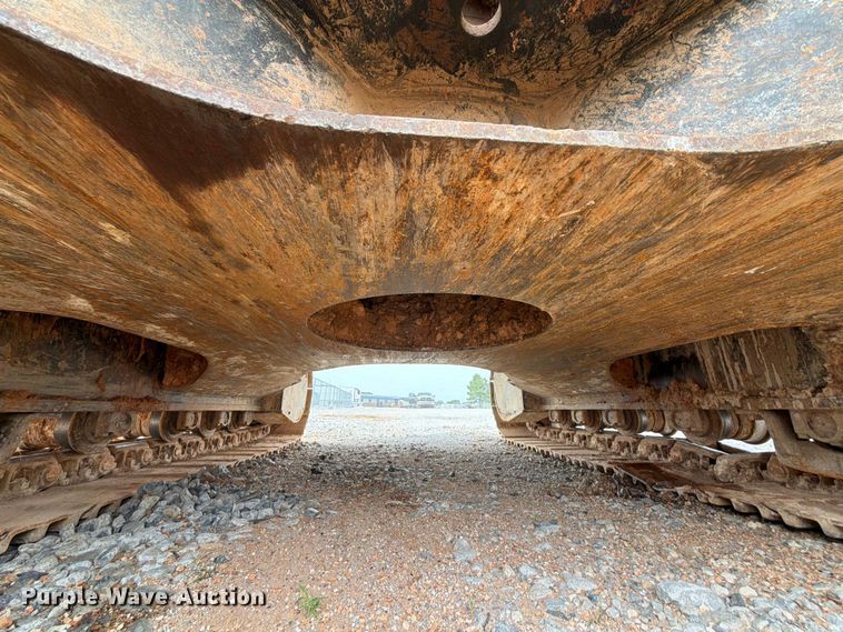 image for item YA3847 2018 John Deere 300G LC excavator