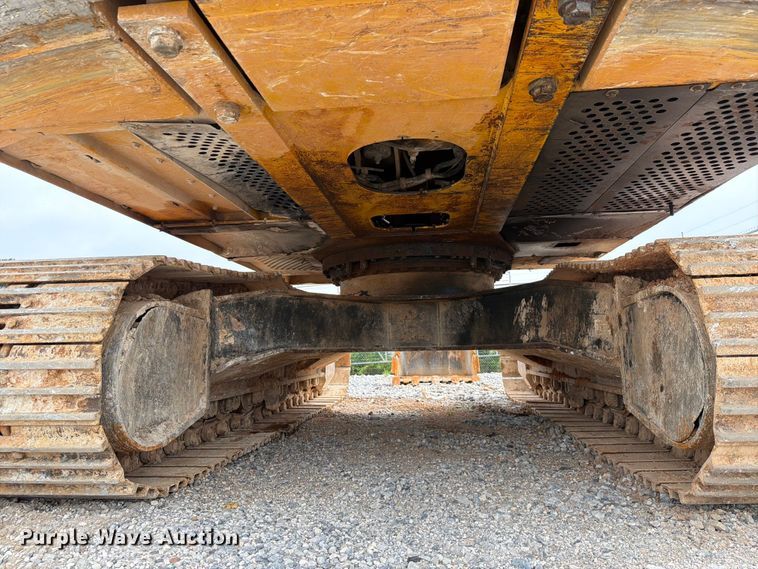 image for item YA3847 2018 John Deere 300G LC excavator