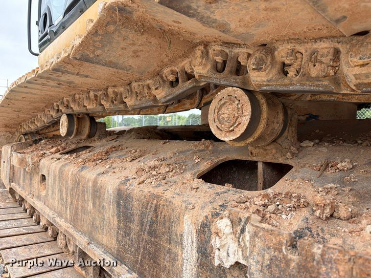 image for item YA3847 2018 John Deere 300G LC excavator