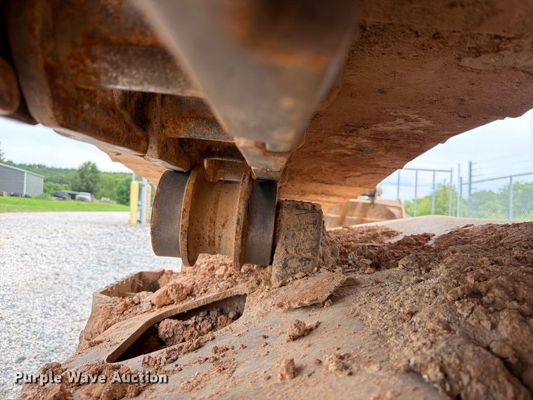 image for item YA3847 2018 John Deere 300G LC excavator