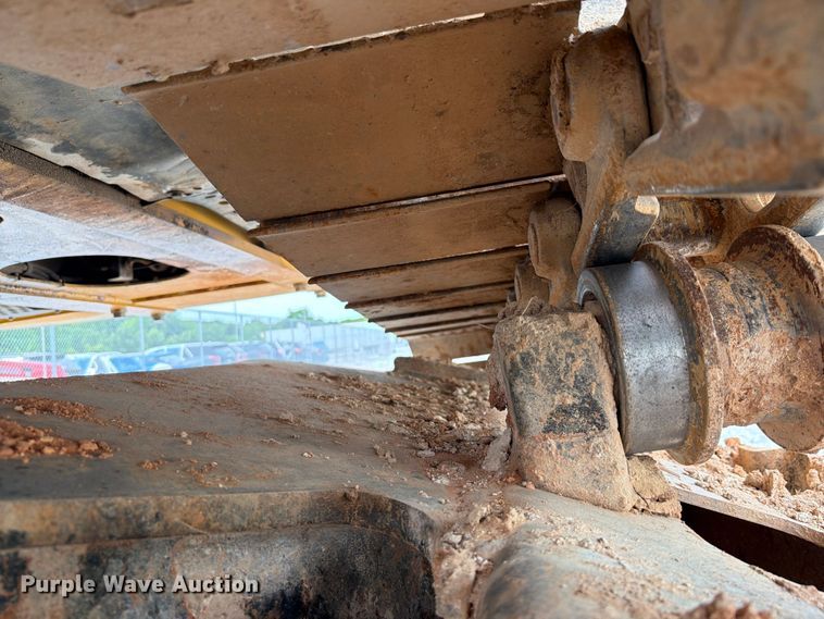 image for item YA3847 2018 John Deere 300G LC excavator