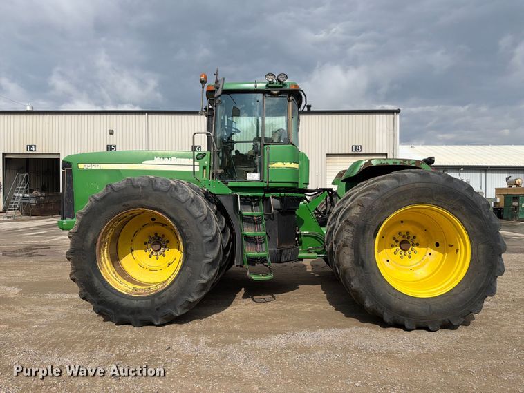 image for item YA3970 2005 John Deere 9520 Scraper Special 4WD tractor