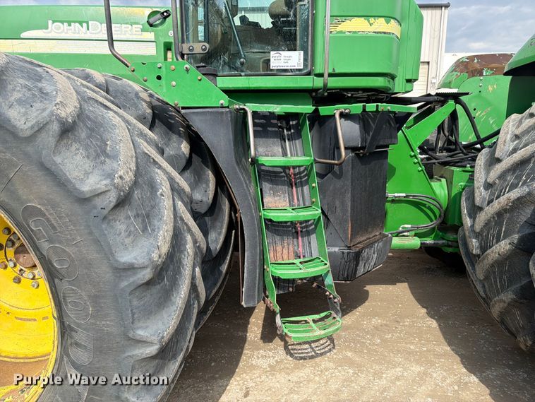 image for item YA3970 2005 John Deere 9520 Scraper Special 4WD tractor