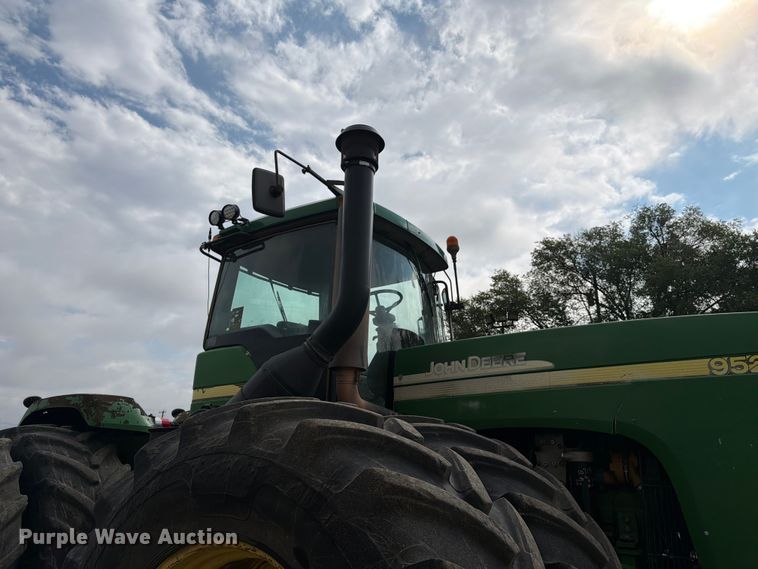 image for item YA3970 2005 John Deere 9520 Scraper Special 4WD tractor
