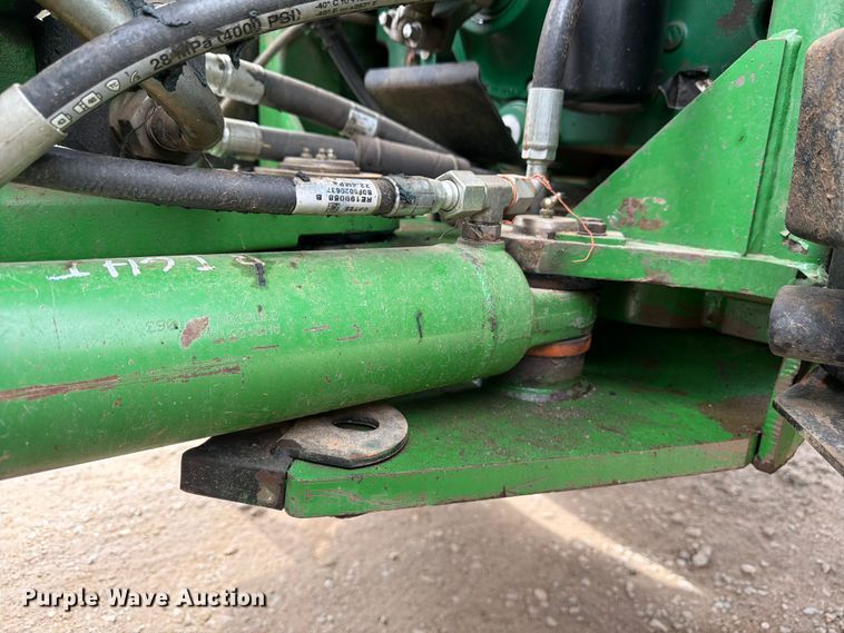 image for item YA3970 2005 John Deere 9520 Scraper Special 4WD tractor