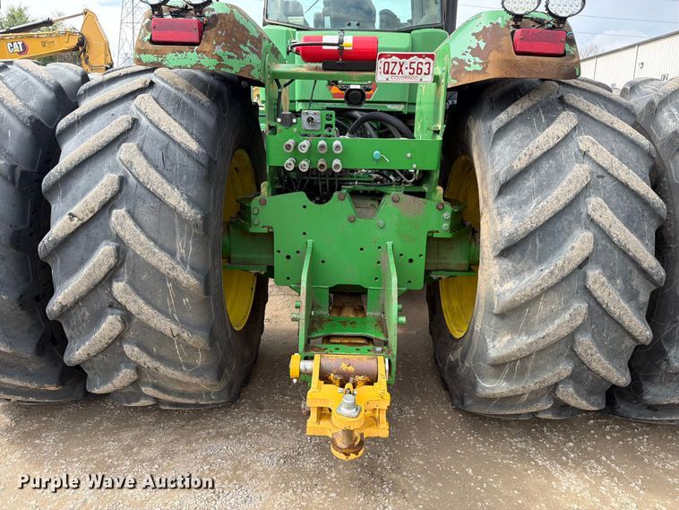 image for item YA3970 2005 John Deere 9520 Scraper Special 4WD tractor