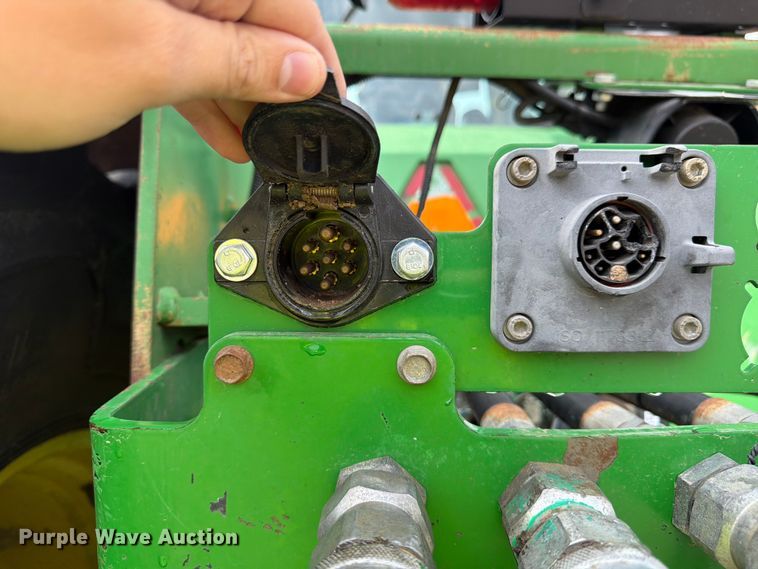 image for item YA3970 2005 John Deere 9520 Scraper Special 4WD tractor