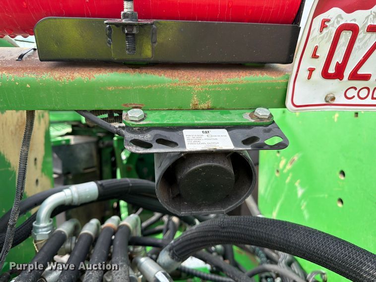image for item YA3970 2005 John Deere 9520 Scraper Special 4WD tractor