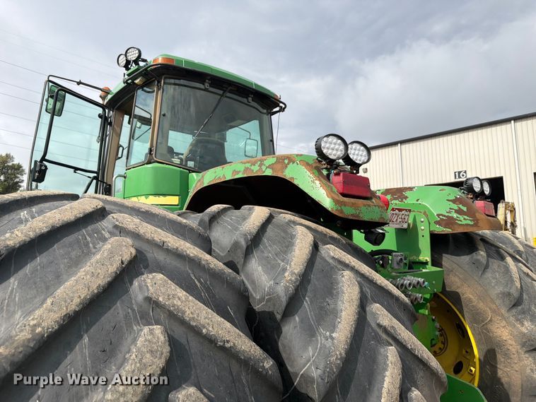 image for item YA3970 2005 John Deere 9520 Scraper Special 4WD tractor