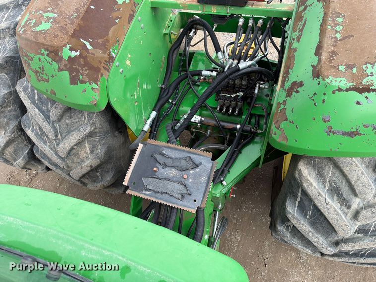 image for item YA3970 2005 John Deere 9520 Scraper Special 4WD tractor