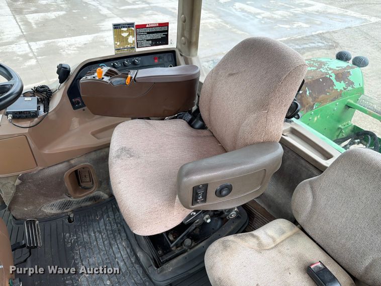 image for item YA3970 2005 John Deere 9520 Scraper Special 4WD tractor