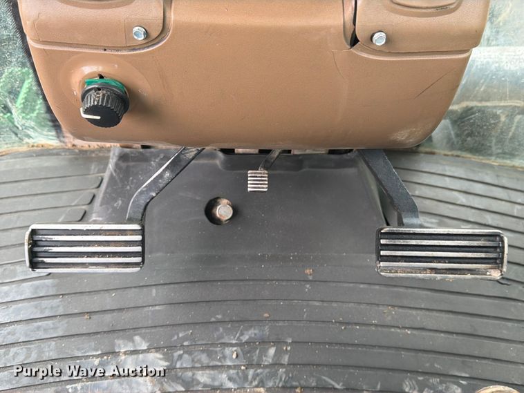 image for item YA3970 2005 John Deere 9520 Scraper Special 4WD tractor
