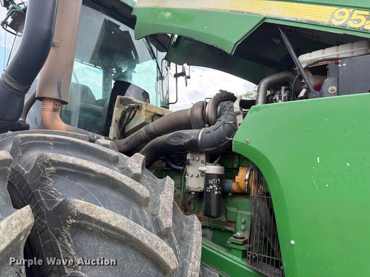 image for item YA3970 2005 John Deere 9520 Scraper Special 4WD tractor