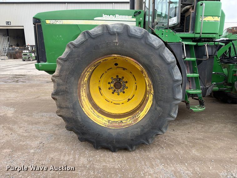 image for item YA3970 2005 John Deere 9520 Scraper Special 4WD tractor