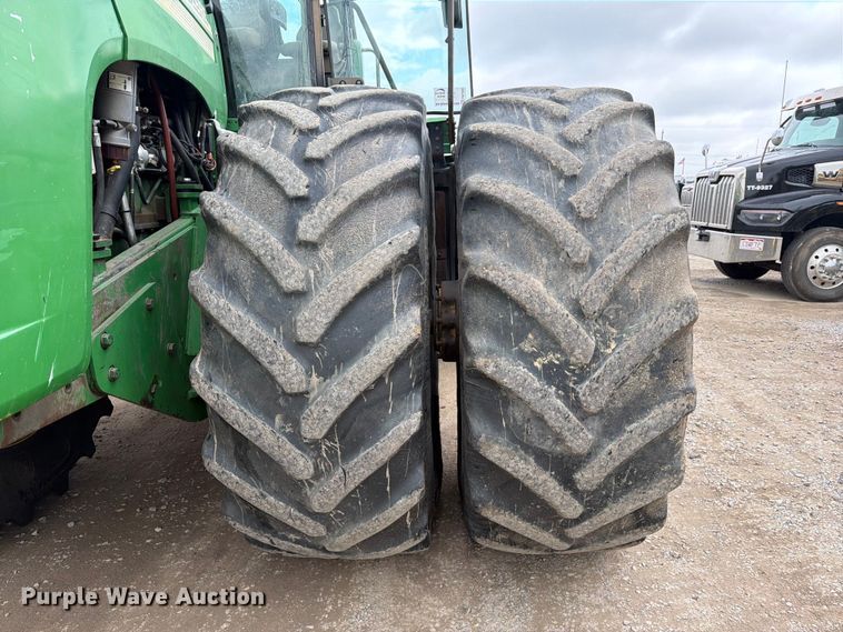image for item YA3970 2005 John Deere 9520 Scraper Special 4WD tractor