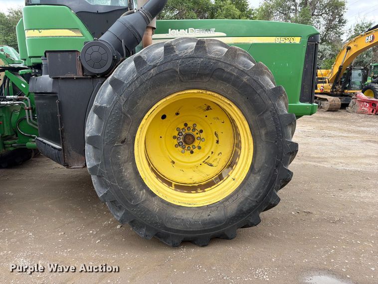 image for item YA3970 2005 John Deere 9520 Scraper Special 4WD tractor