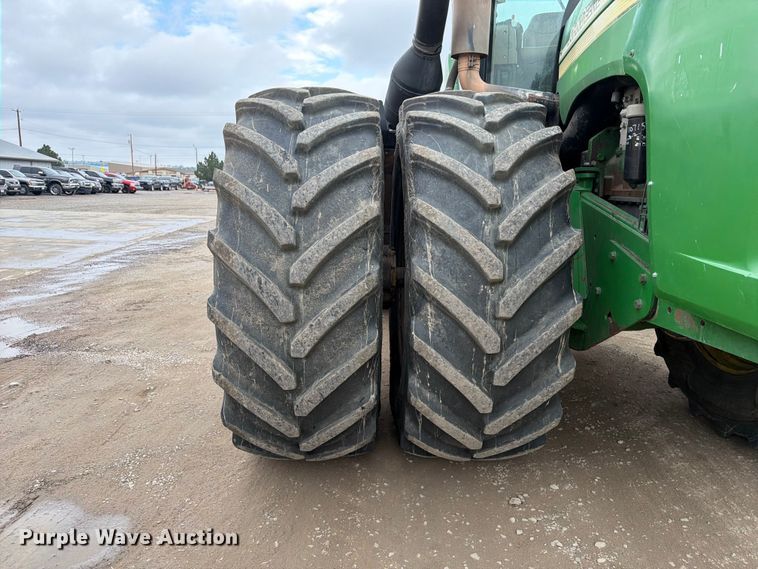 image for item YA3970 2005 John Deere 9520 Scraper Special 4WD tractor