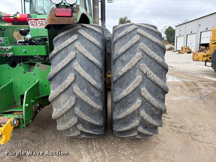 image for item YA3970 2005 John Deere 9520 Scraper Special 4WD tractor