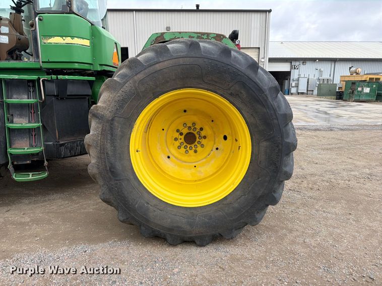 image for item YA3970 2005 John Deere 9520 Scraper Special 4WD tractor