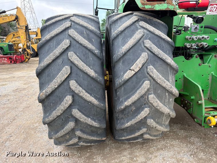 image for item YA3970 2005 John Deere 9520 Scraper Special 4WD tractor