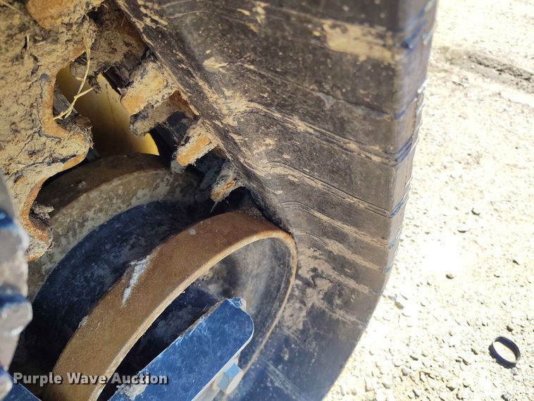 image for item YA4046 2024 John Deere 335 P-Tier tracked skid steer loader